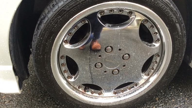 タイヤホイール前