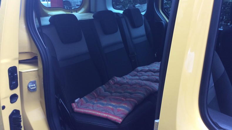 内装後方シート