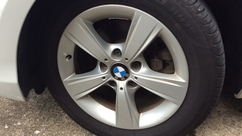 タイヤホイール前