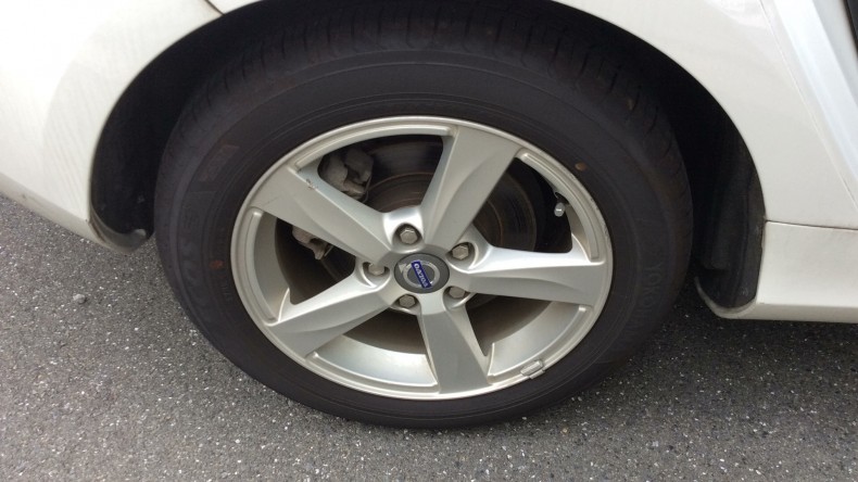 タイヤホイール前