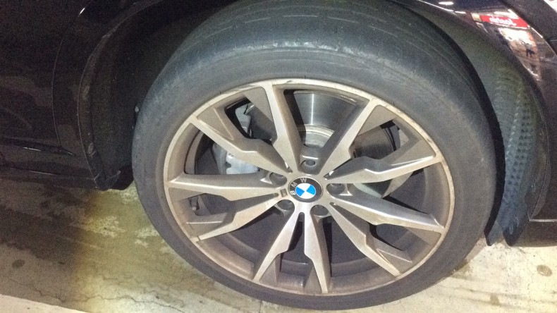 タイヤホイール前