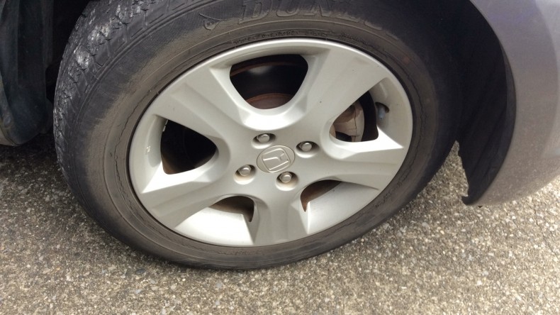 タイヤホイール前