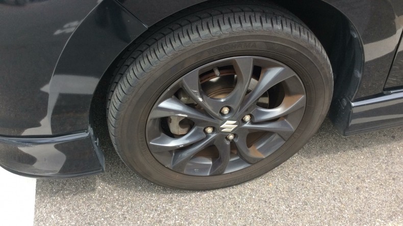 タイヤホイール前