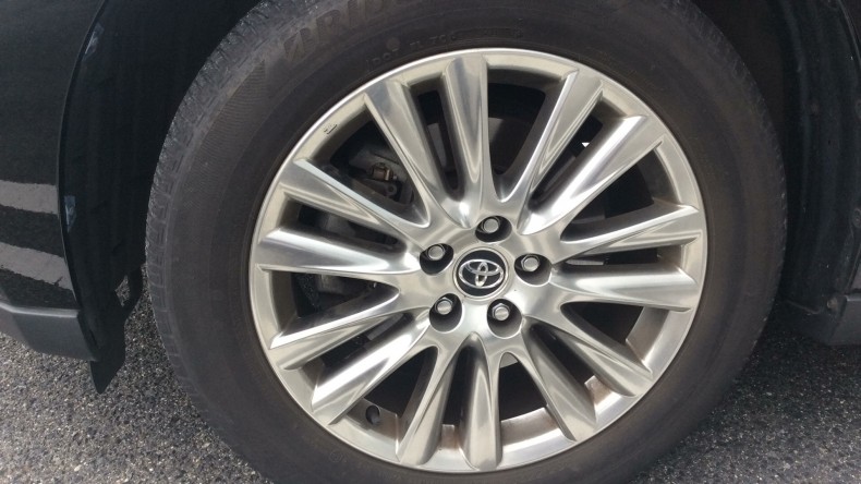 タイヤホイール前