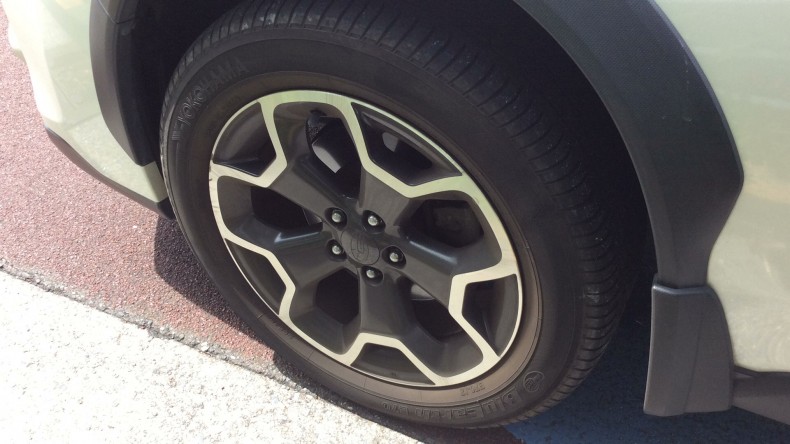 タイヤホイール前