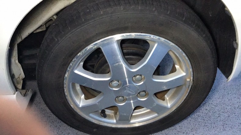 タイヤホイール前