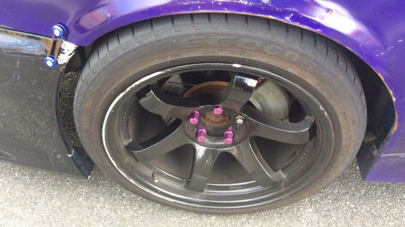 タイヤホイール前