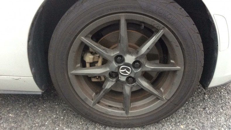 タイヤホイール前