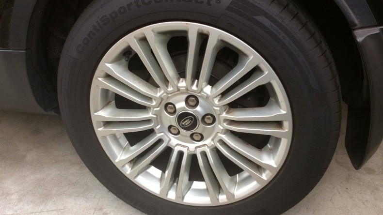 タイヤホイール前