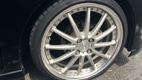 タイヤホイール前