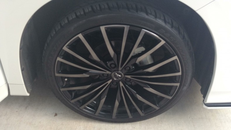 タイヤホイール前