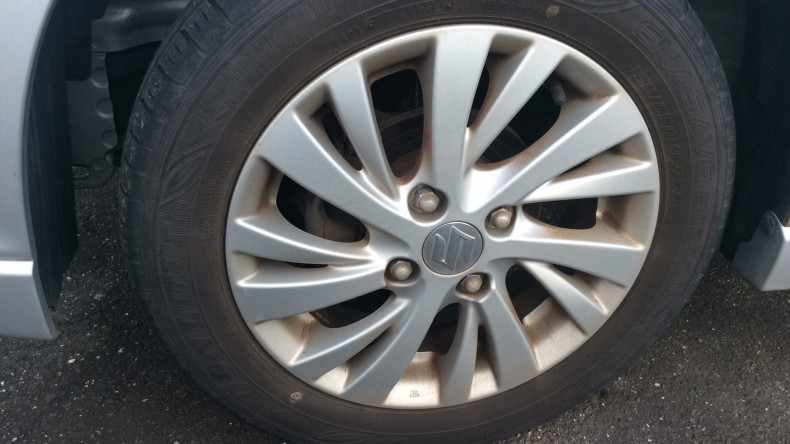 タイヤホイール前