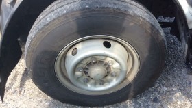 タイヤホイール前