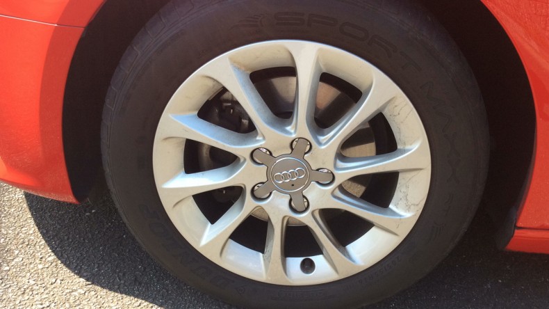 タイヤホイール前