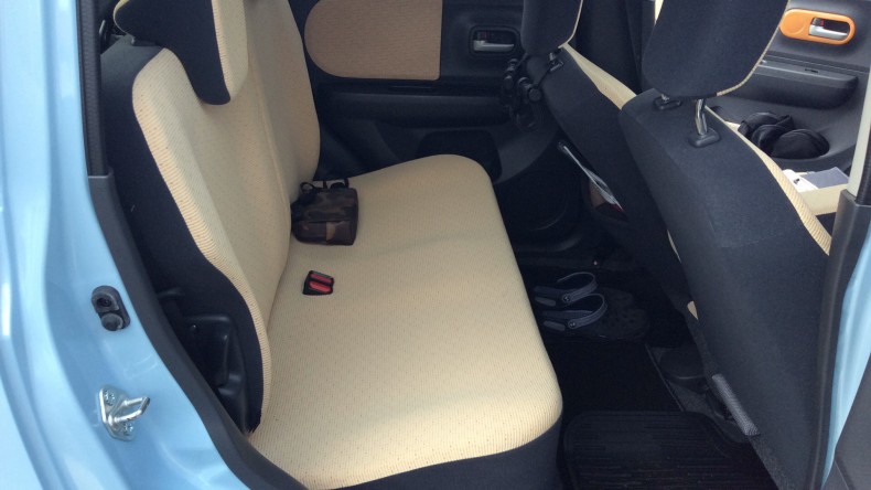 内装後方シート