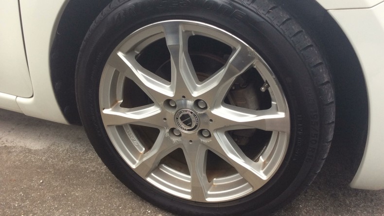 タイヤホイール前