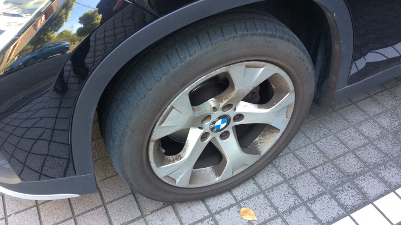 タイヤホイール前