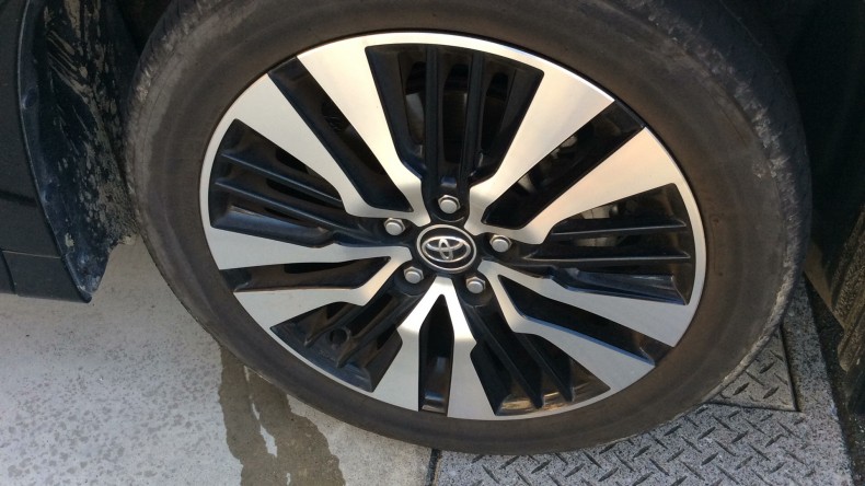 タイヤホイール前