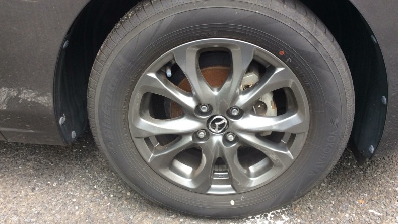 タイヤホイール前