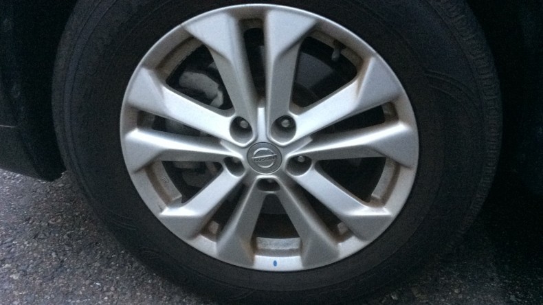 タイヤホイール前