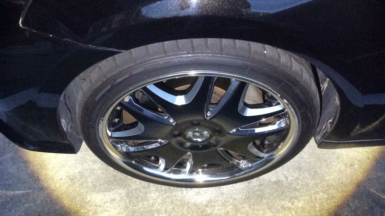 タイヤホイール前