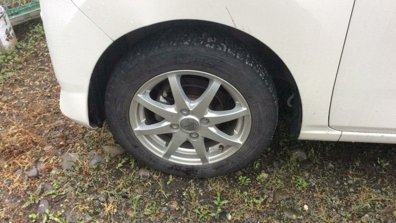 タイヤホイール前