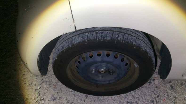 タイヤホイール前
