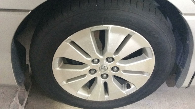 タイヤホイール前