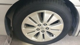 タイヤホイール前