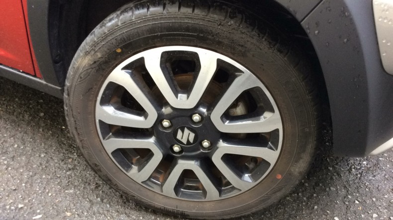 タイヤホイール前