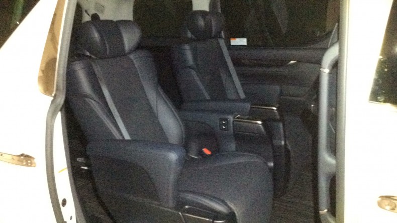 内装後方シート