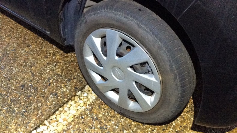 タイヤホイール前