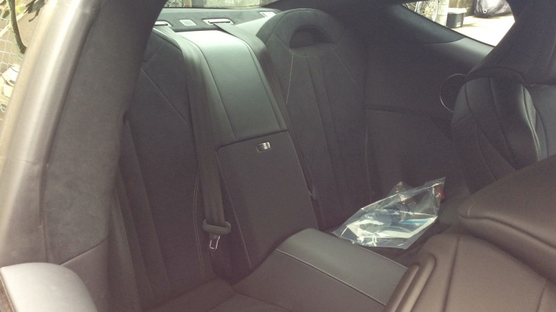 内装後方シート