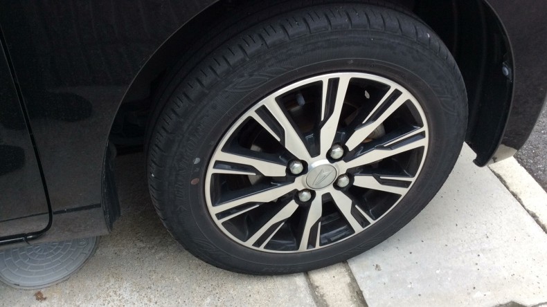 タイヤホイール前