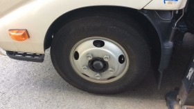 タイヤホイール前