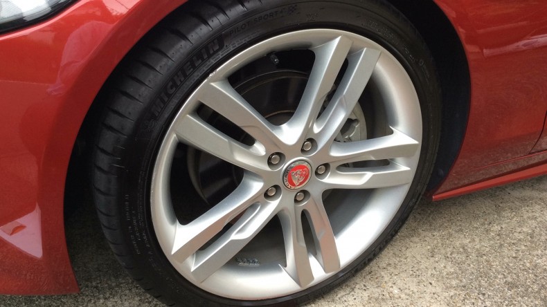 タイヤホイール前