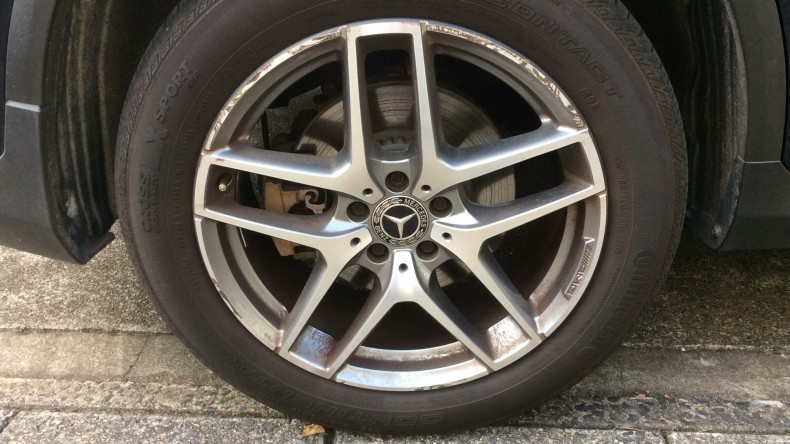 タイヤホイール前