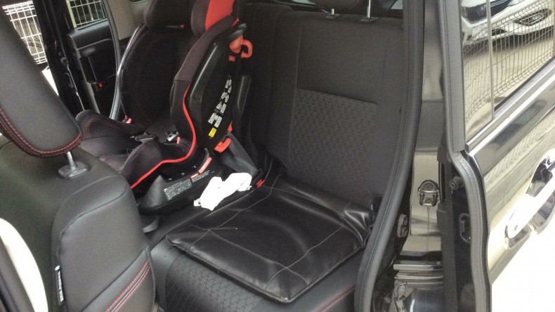 内装後方シート