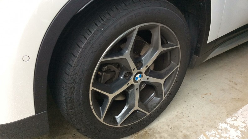 タイヤホイール前