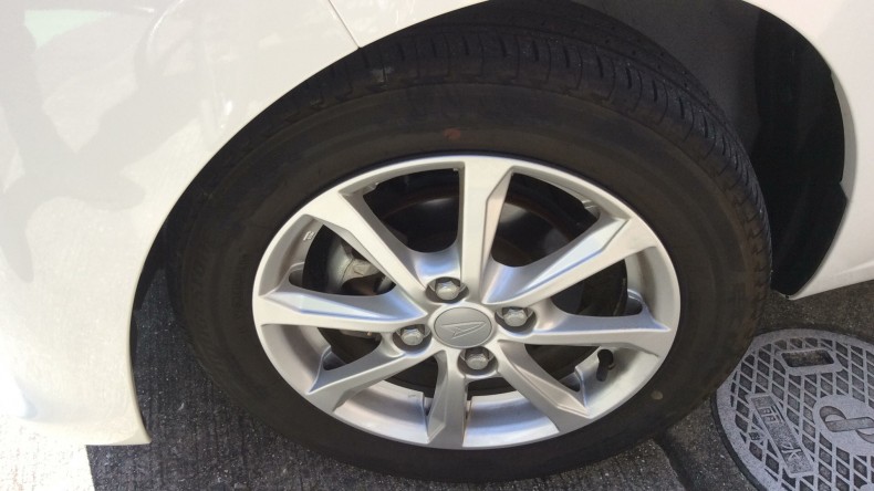 タイヤホイール前