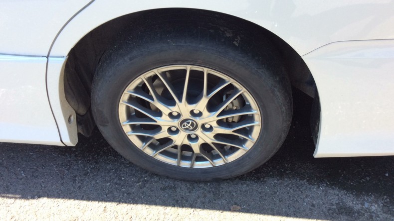 タイヤホイール前