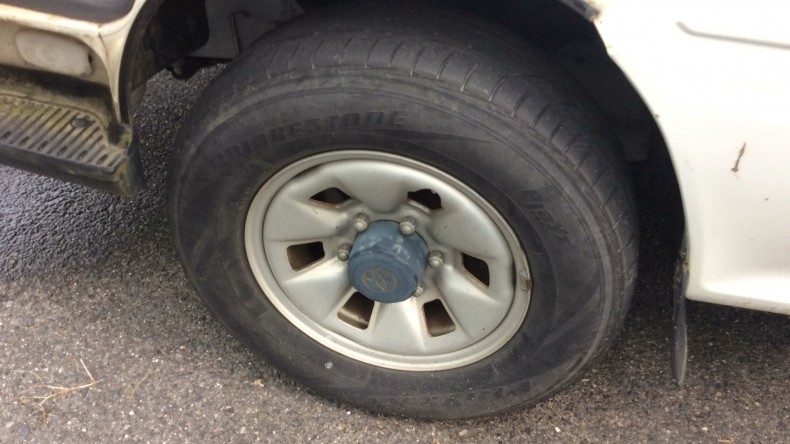 タイヤホイール前