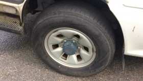 タイヤホイール前