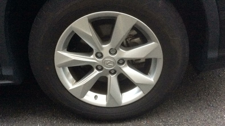 タイヤホイール前