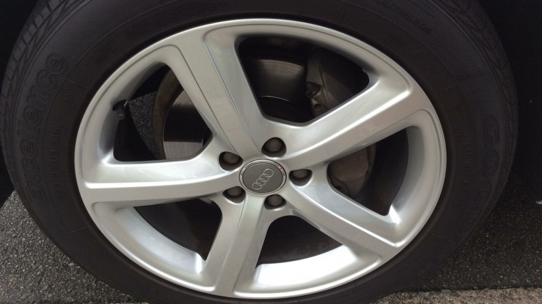 タイヤホイール前