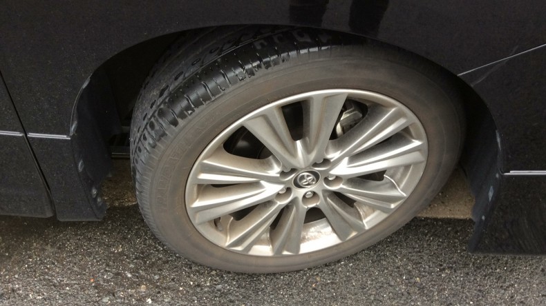 タイヤホイール前