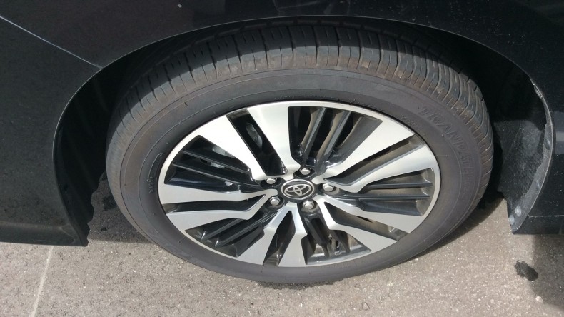 タイヤホイール前