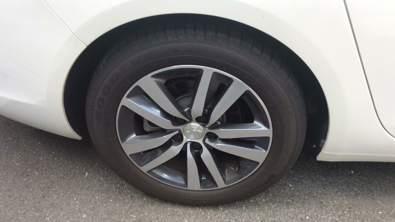 タイヤホイール前