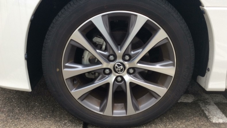 タイヤホイール前