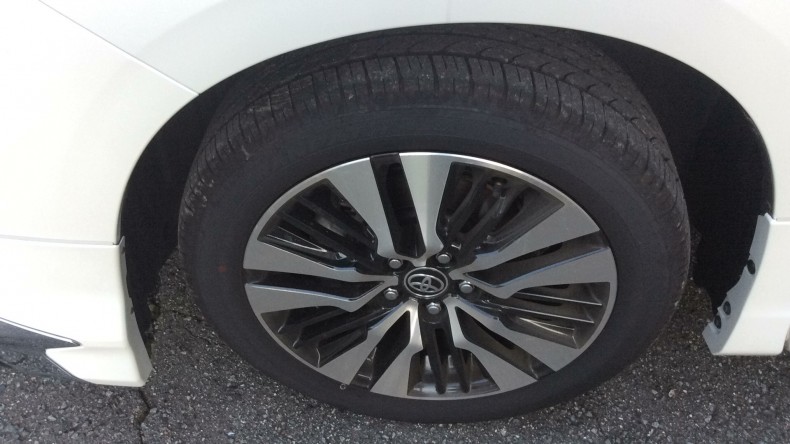 タイヤホイール前